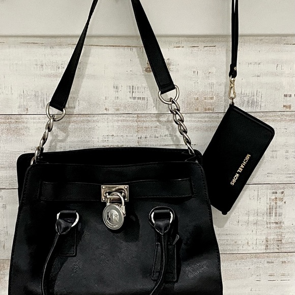 Michael Kors shoulder bag EUC with wallet - Picture 5 of 6